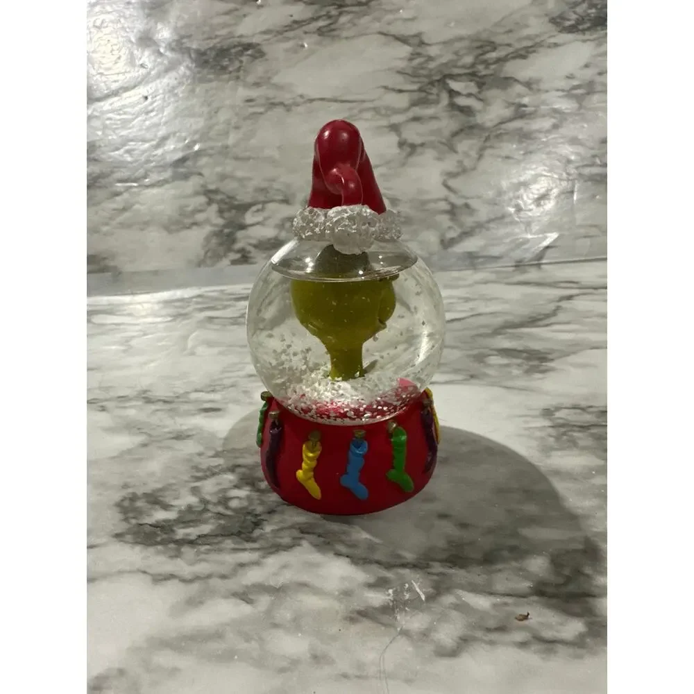 Enesco Grinch snow globe